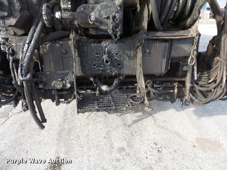 image for item L3587 1997 Ford LT8513 Louisville 113 oil distributor truck