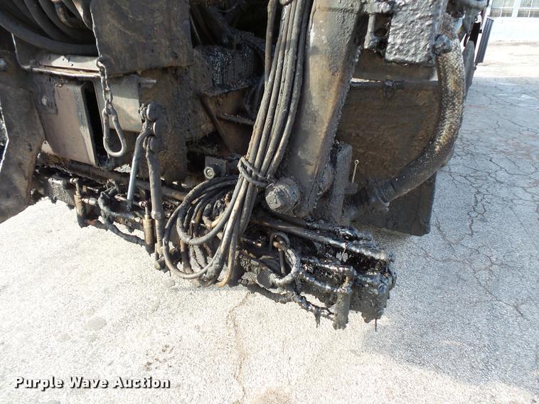 image for item L3587 1997 Ford LT8513 Louisville 113 oil distributor truck