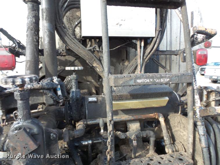 image for item L3587 1997 Ford LT8513 Louisville 113 oil distributor truck