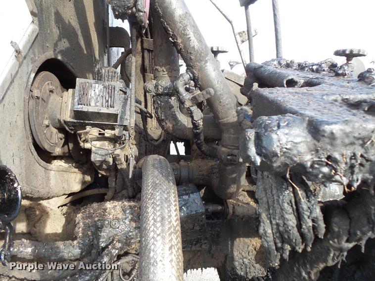 image for item L3587 1997 Ford LT8513 Louisville 113 oil distributor truck