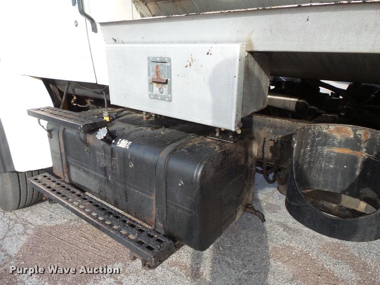 image for item L3587 1997 Ford LT8513 Louisville 113 oil distributor truck