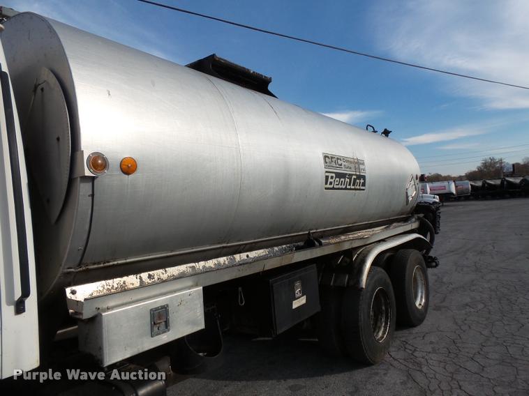 image for item L3587 1997 Ford LT8513 Louisville 113 oil distributor truck