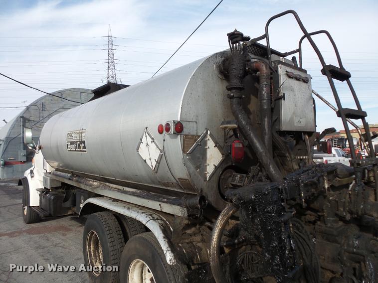 image for item L3587 1997 Ford LT8513 Louisville 113 oil distributor truck