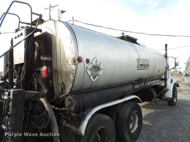 image for item L3587 1997 Ford LT8513 Louisville 113 oil distributor truck