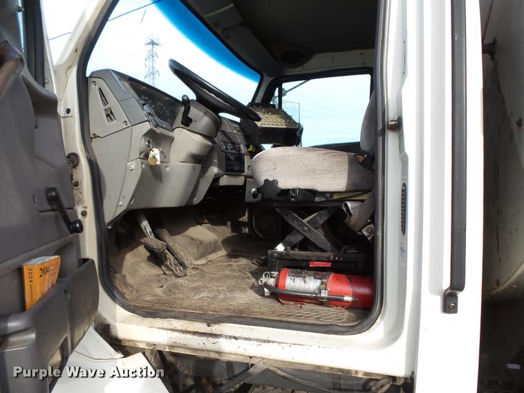 image for item L3587 1997 Ford LT8513 Louisville 113 oil distributor truck