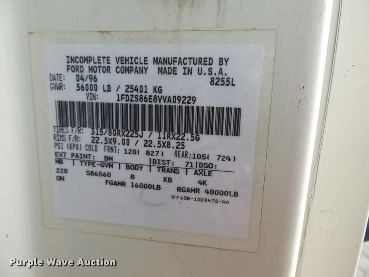 image for item L3587 1997 Ford LT8513 Louisville 113 oil distributor truck