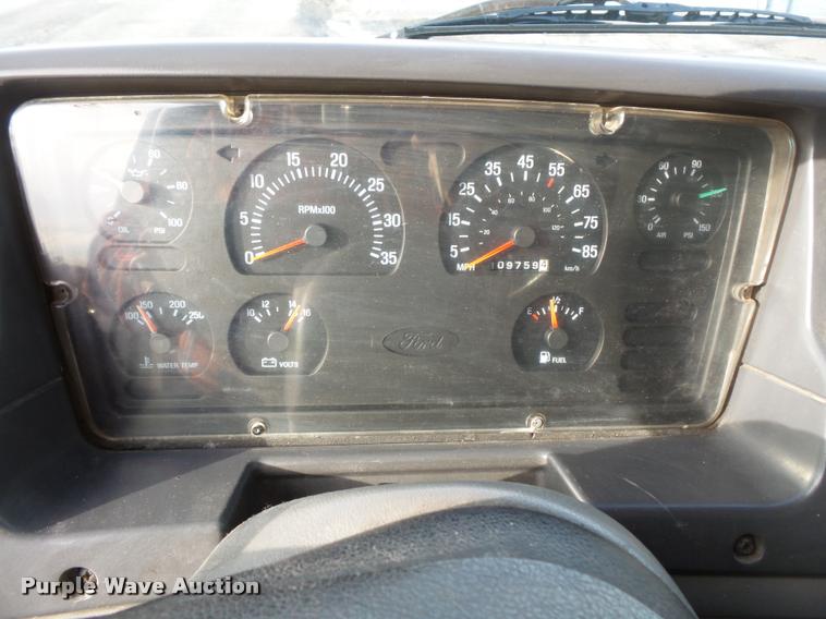 image for item L3587 1997 Ford LT8513 Louisville 113 oil distributor truck