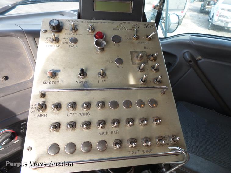 image for item L3587 1997 Ford LT8513 Louisville 113 oil distributor truck