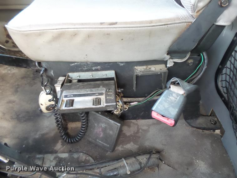 image for item L3587 1997 Ford LT8513 Louisville 113 oil distributor truck