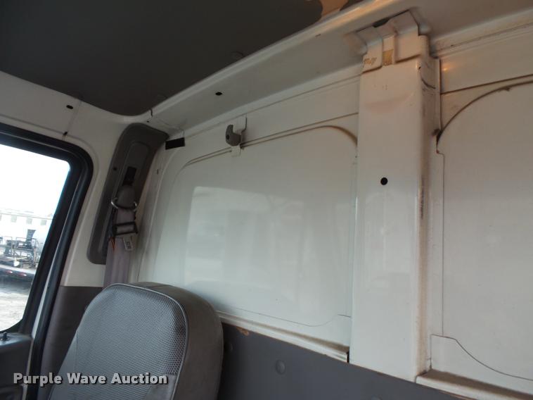 image for item L3587 1997 Ford LT8513 Louisville 113 oil distributor truck