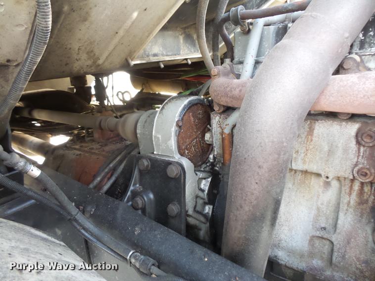 image for item L3587 1997 Ford LT8513 Louisville 113 oil distributor truck