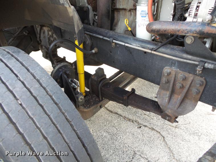 image for item L3587 1997 Ford LT8513 Louisville 113 oil distributor truck