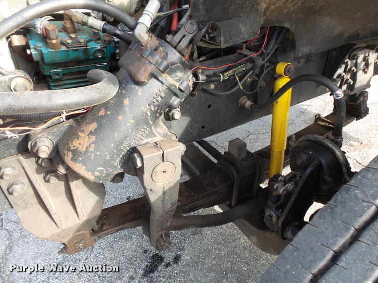 image for item L3587 1997 Ford LT8513 Louisville 113 oil distributor truck