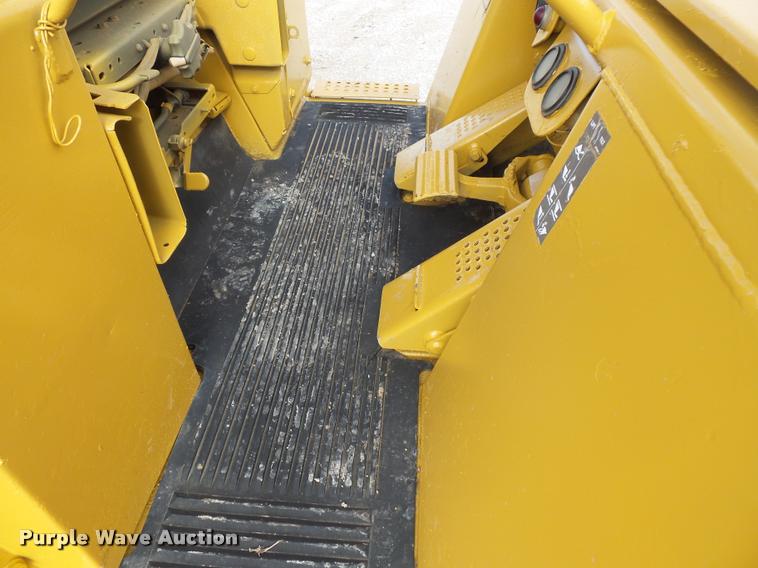image for item L3588 1989 Caterpillar 963 track loader