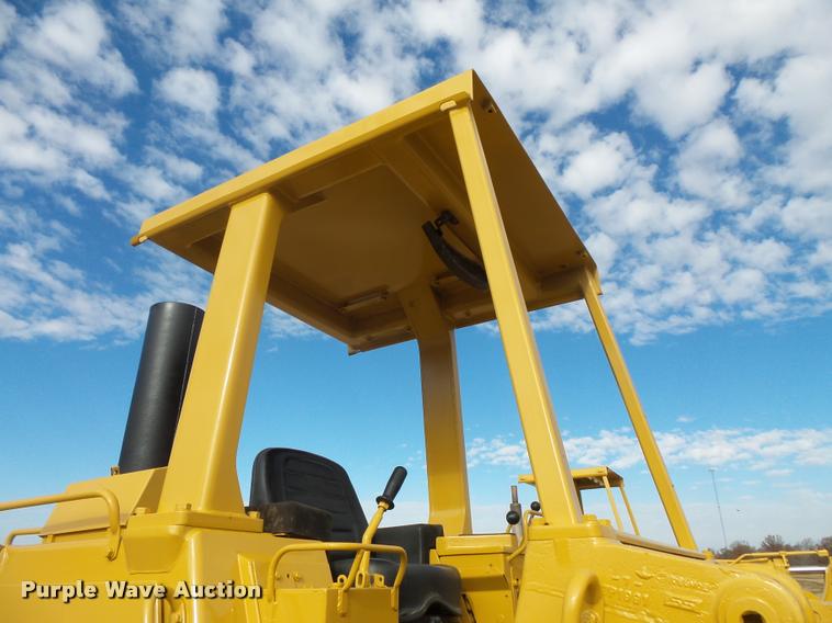 image for item L3589 1984 Caterpillar 953 track loader