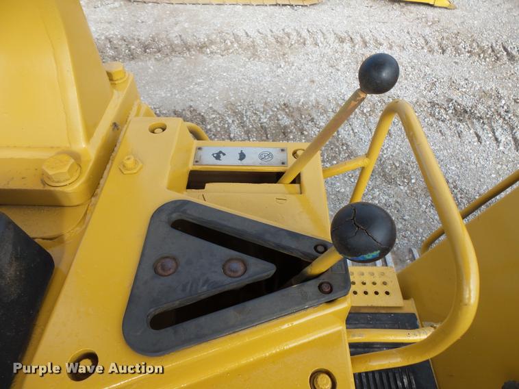 image for item L3589 1984 Caterpillar 953 track loader