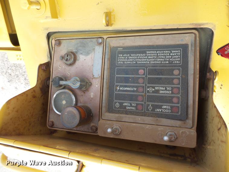 image for item L3589 1984 Caterpillar 953 track loader