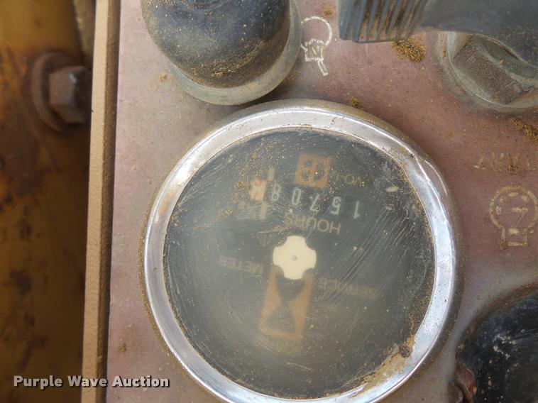 image for item L3589 1984 Caterpillar 953 track loader