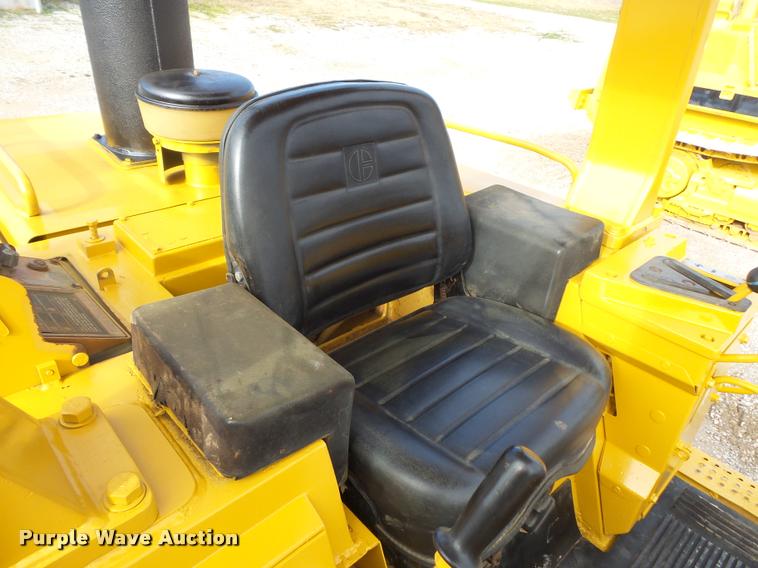 image for item L3589 1984 Caterpillar 953 track loader