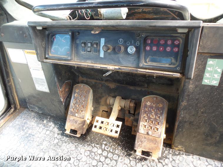 image for item L3591 1996 Caterpillar 953C track loader