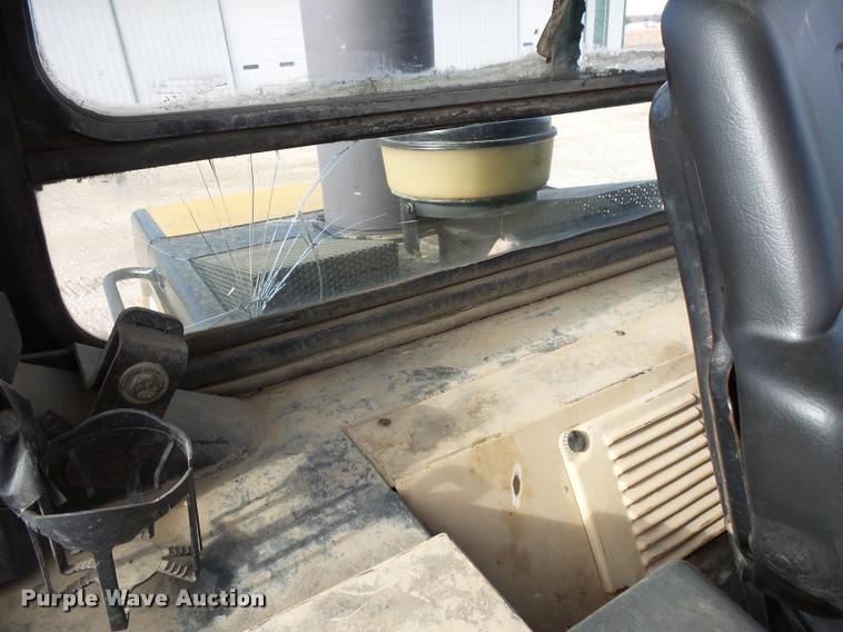 image for item L3591 1996 Caterpillar 953C track loader