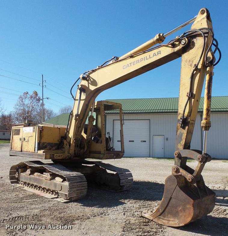 image for item L3592 Caterpillar 215B excavator
