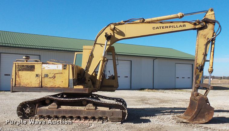image for item L3592 Caterpillar 215B excavator