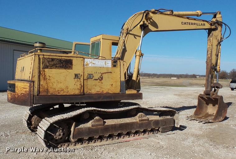 image for item L3592 Caterpillar 215B excavator