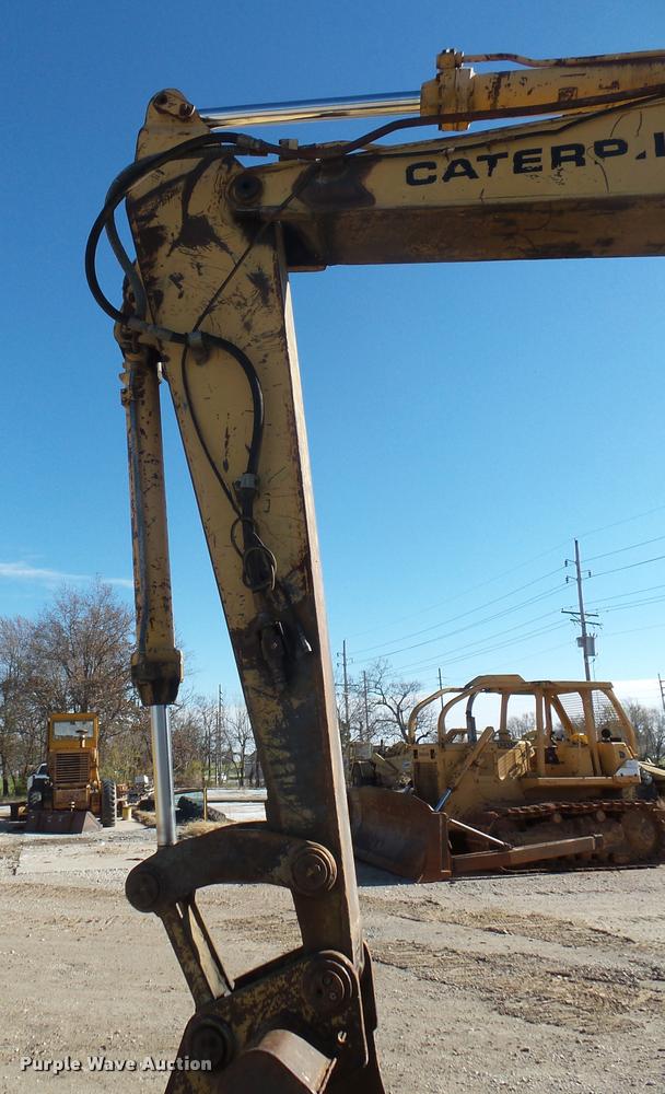 image for item L3592 Caterpillar 215B excavator