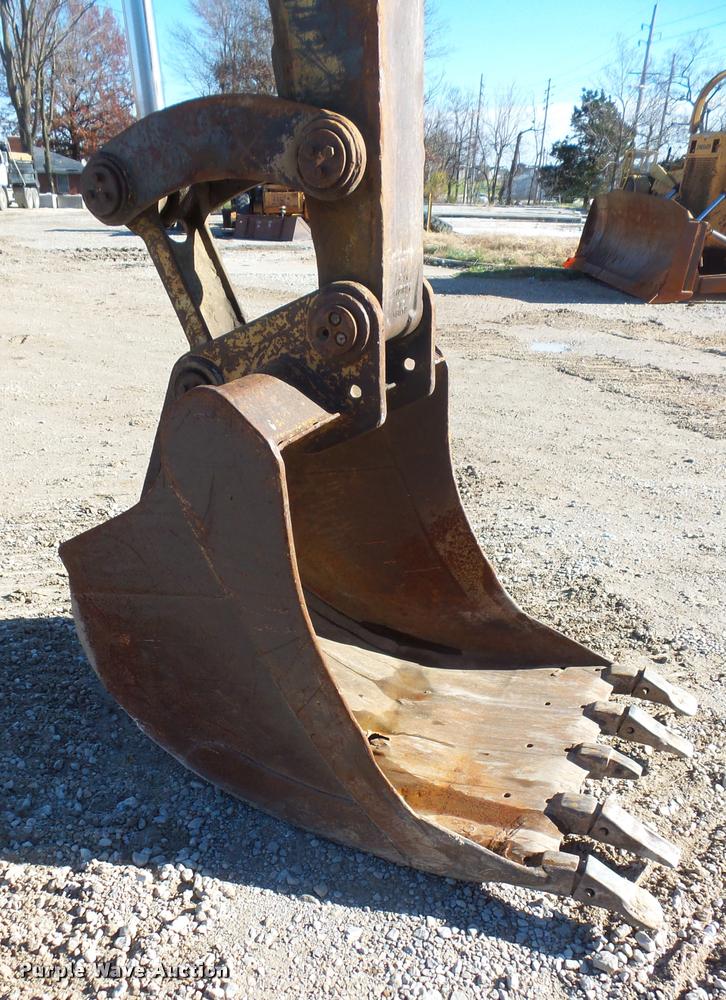 image for item L3592 Caterpillar 215B excavator