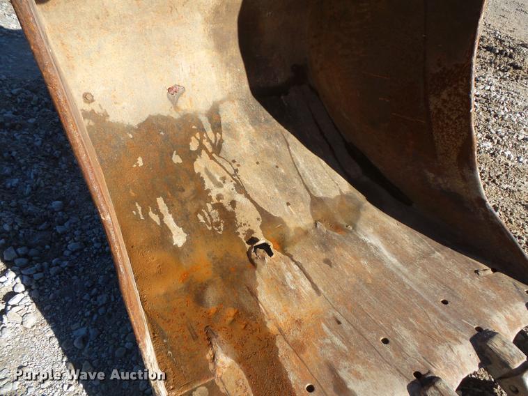 image for item L3592 Caterpillar 215B excavator