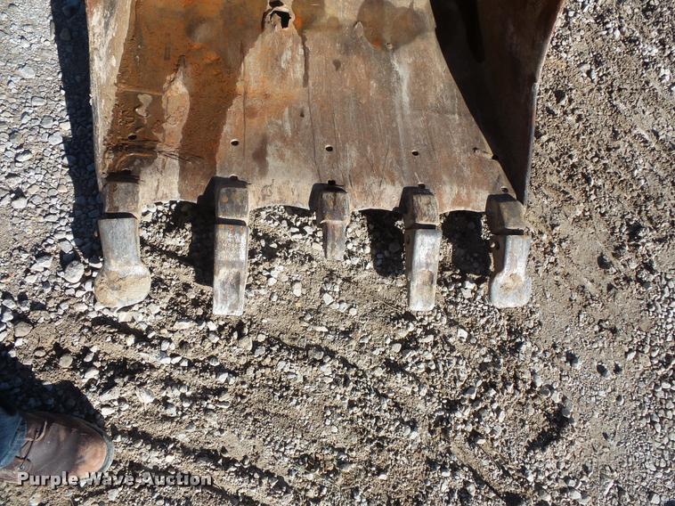 image for item L3592 Caterpillar 215B excavator