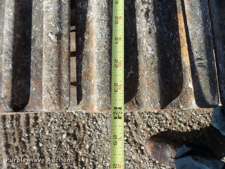 image for item L3592 Caterpillar 215B excavator