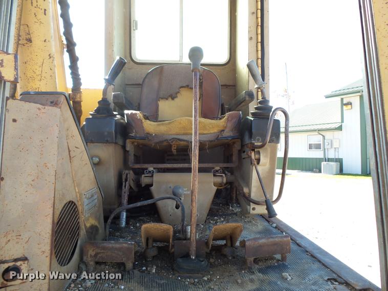 image for item L3592 Caterpillar 215B excavator