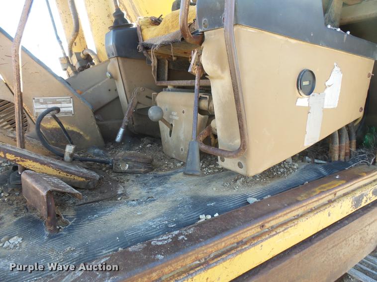 image for item L3592 Caterpillar 215B excavator