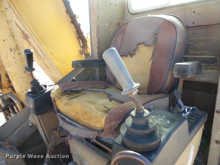 image for item L3592 Caterpillar 215B excavator