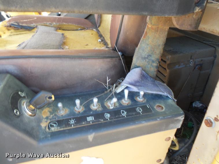 image for item L3592 Caterpillar 215B excavator