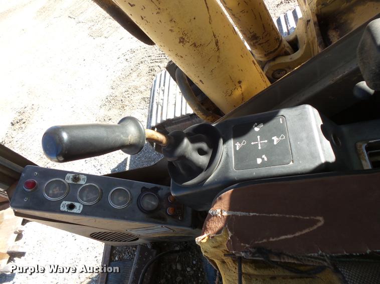 image for item L3592 Caterpillar 215B excavator