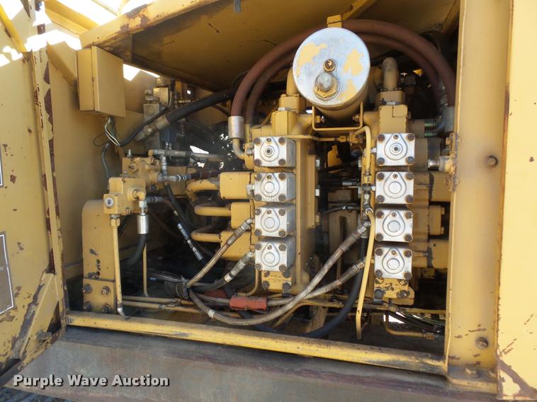 image for item L3592 Caterpillar 215B excavator