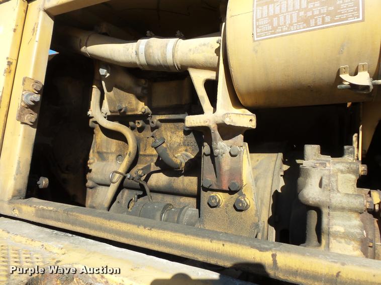 image for item L3592 Caterpillar 215B excavator