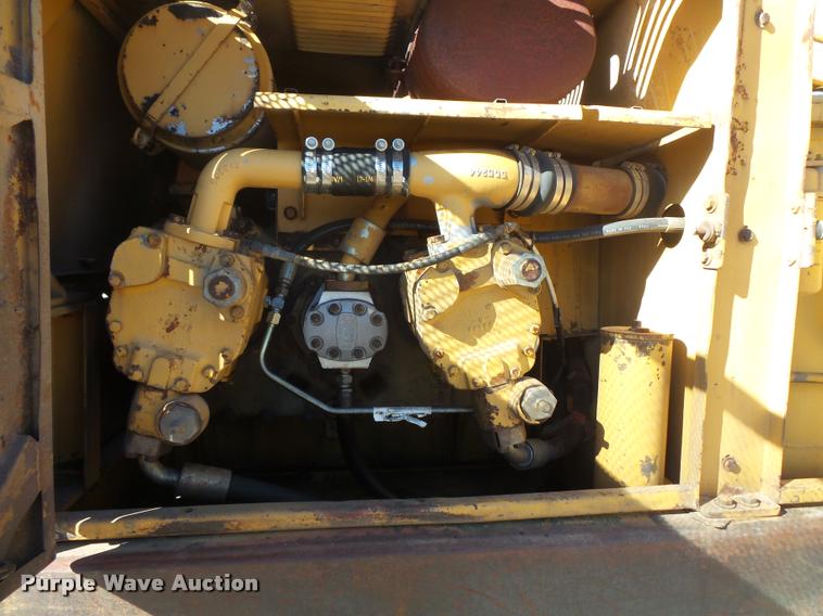 image for item L3592 Caterpillar 215B excavator