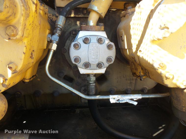 image for item L3592 Caterpillar 215B excavator