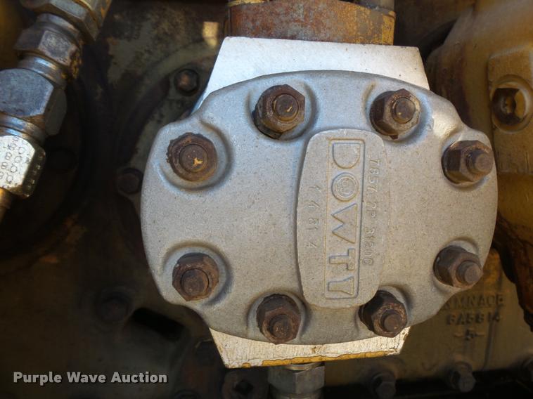 image for item L3592 Caterpillar 215B excavator