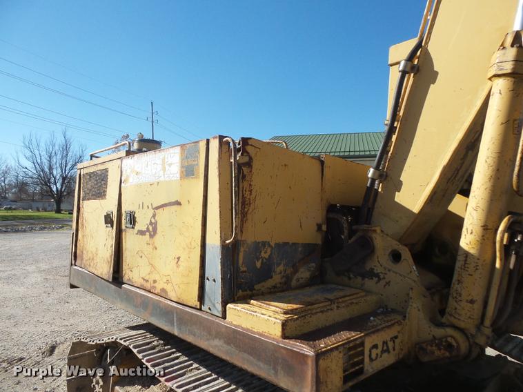 image for item L3592 Caterpillar 215B excavator