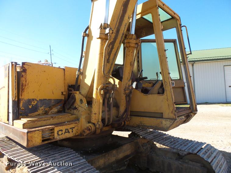 image for item L3592 Caterpillar 215B excavator