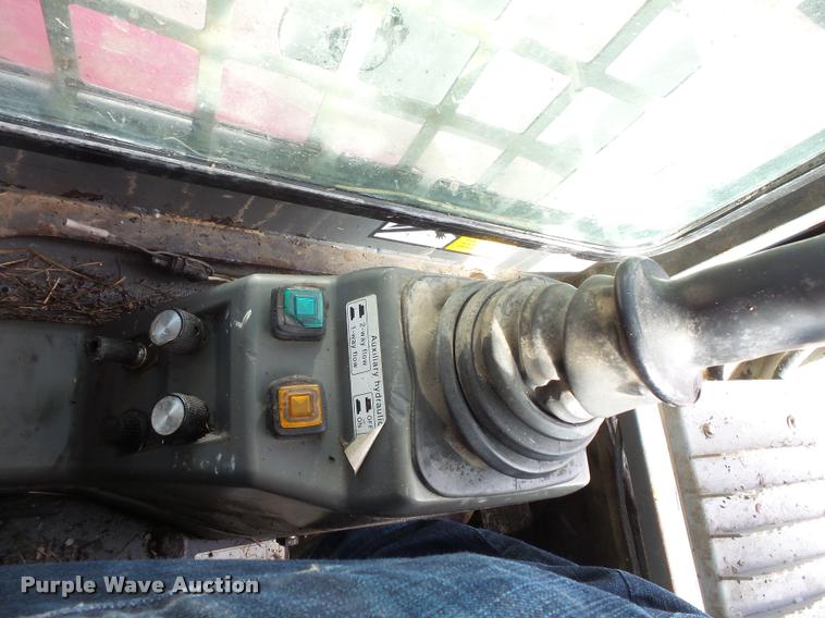 image for item L3593 2001 Takeuchi TL150 skid steer