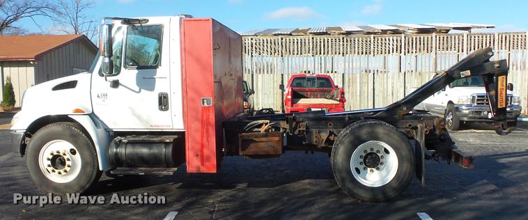 image for item L3607 2003 International DuraStar 4300 hooklift / roll off truck