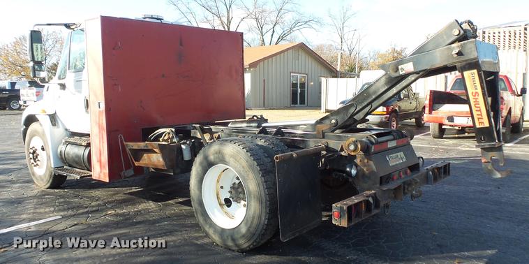 image for item L3607 2003 International DuraStar 4300 hooklift / roll off truck