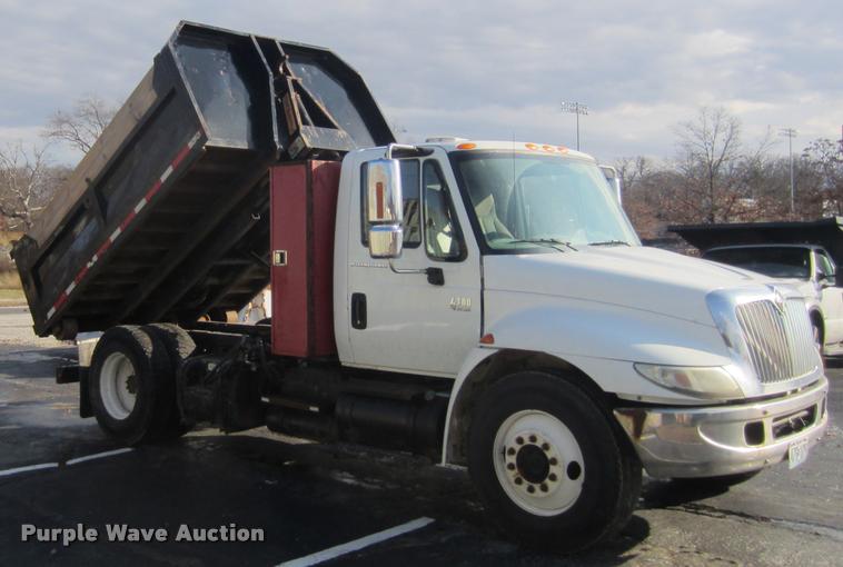 image for item L3607 2003 International DuraStar 4300 hooklift / roll off truck