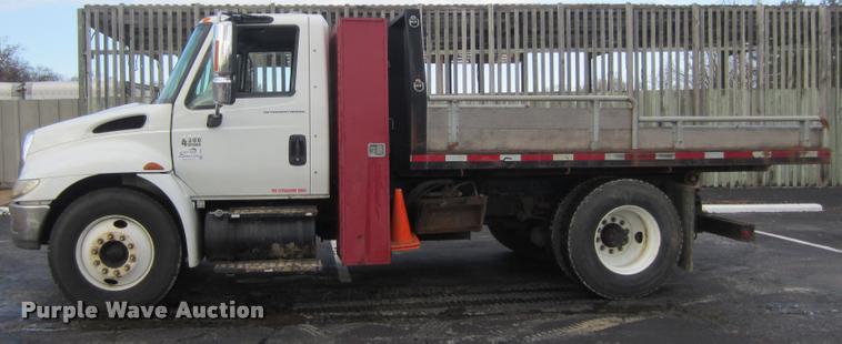 image for item L3607 2003 International DuraStar 4300 hooklift / roll off truck